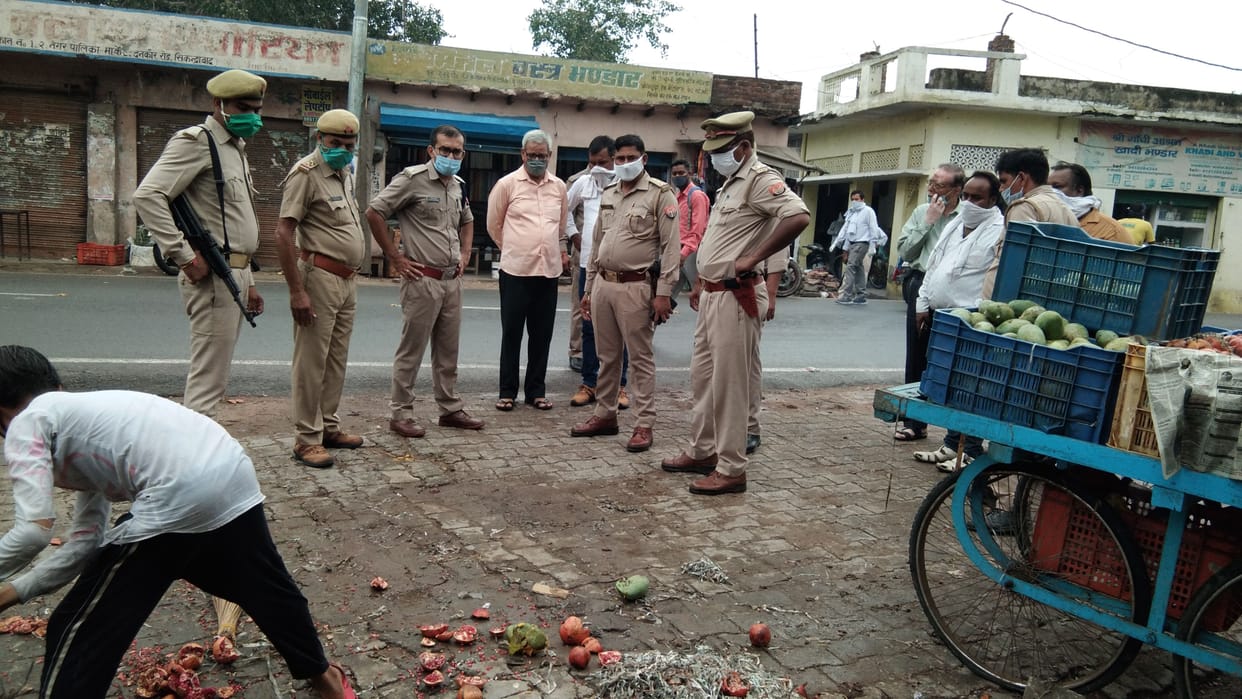 Fruit seller beaten near Kotwali, , firing