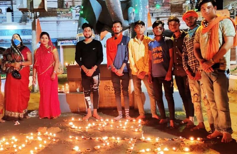 Shouts of Jai Shri Ram echoed between bhajan-kirtan and conch sound in temples in mahoba