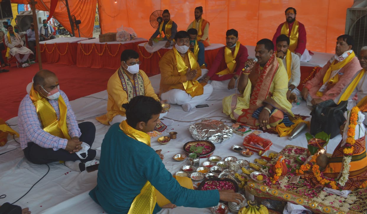 Hathras: A pond situated in the heart of the city will be a beautiful place, worshiped land