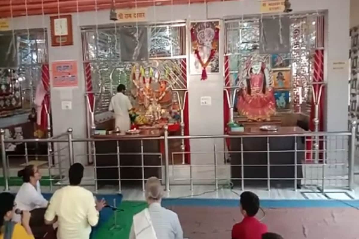 Ram Temple: Workers of Hindu organizations have distributed sweets in Bijnor after the Bhoomi Poojan of Ram temple in Ayodhya