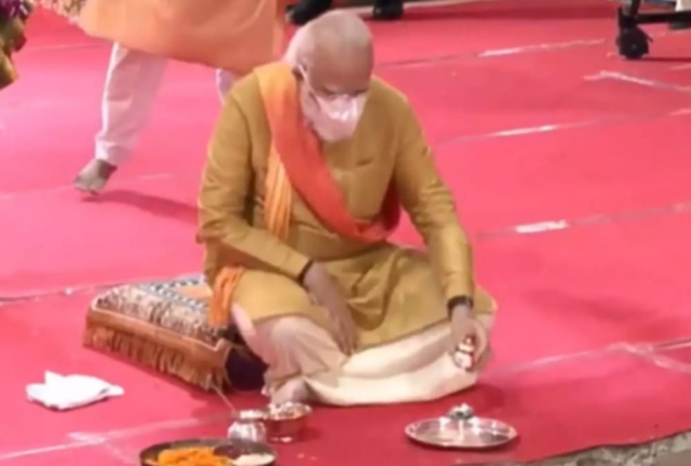PM Modi presented Kumbh Kalash to Ramlala in Ayodhya.