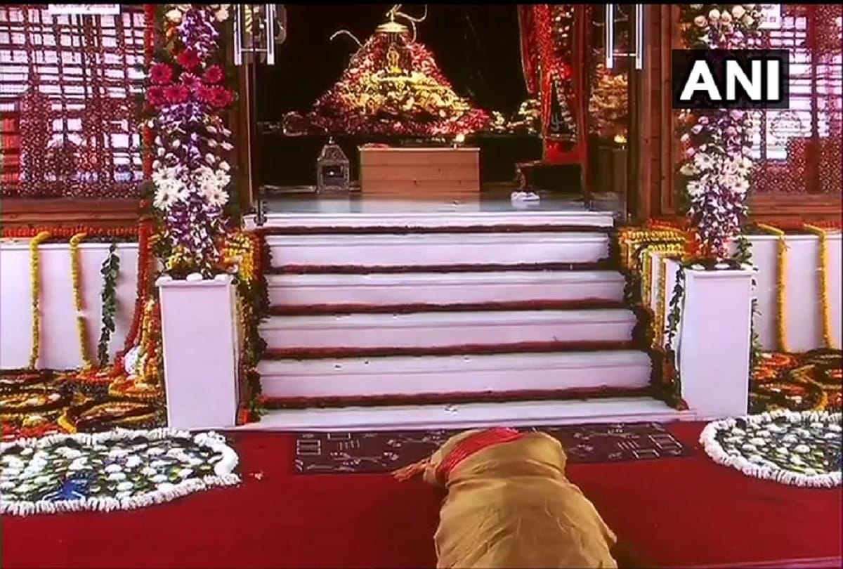 PM Narendra Modi reaches Ayodhya for Bhumi Pujan and offers Pranam to Ramlala see pictures