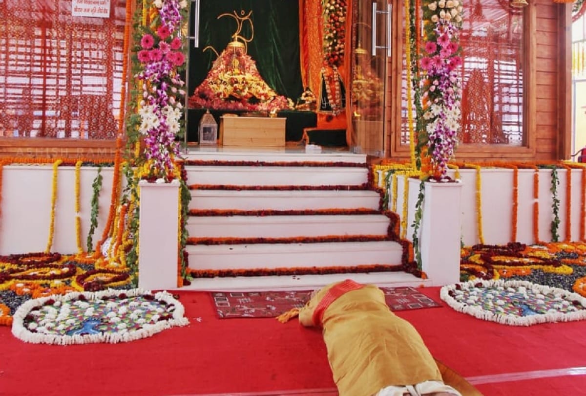 PM Narendra Modi reaches Ayodhya for Bhumi Pujan and offers Pranam to Ramlala see pictures