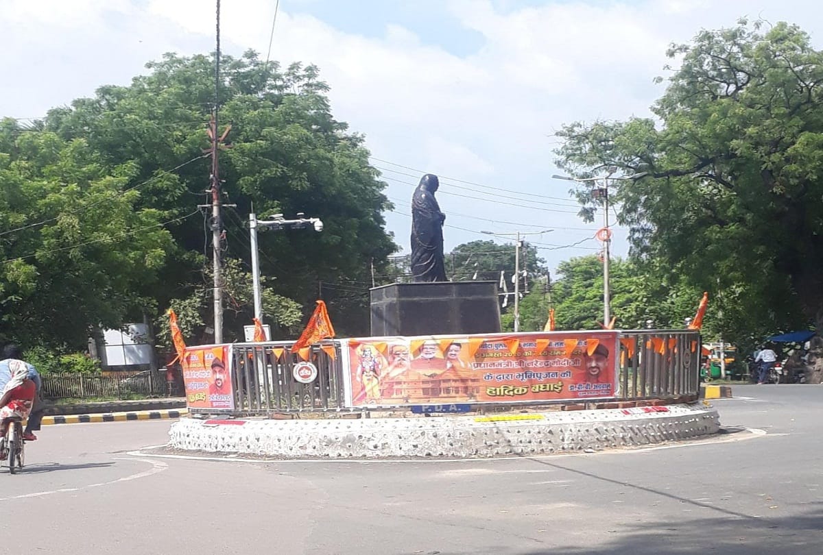 Ayodhya Ram Mandir: Saffron flags placed on houses, flower-studded city square