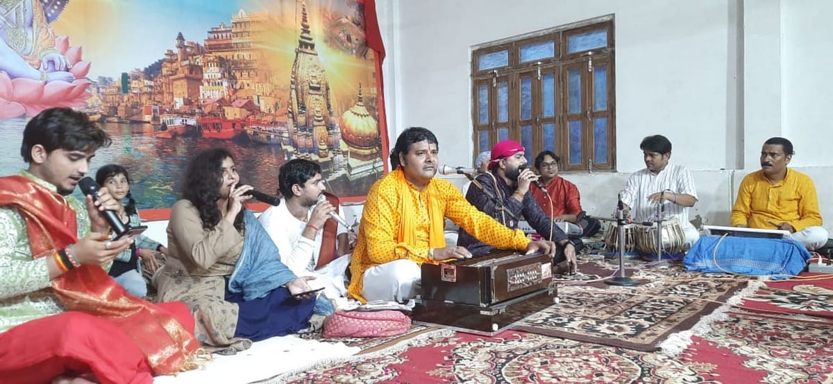 Ram Mandir bhumi pujan ayodhya news : police force imposed in varanasi people happy doing yagya