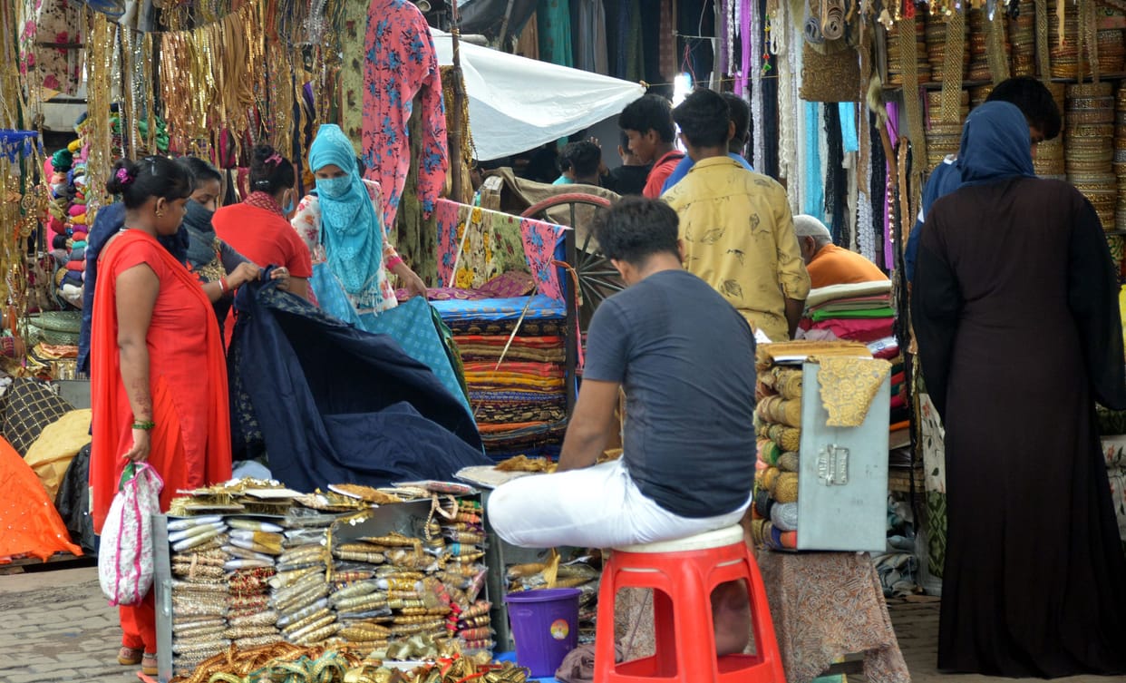 Aligarh: Police stationed in Uparkot market, police stationed