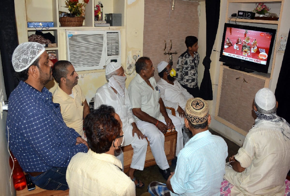 Even in Aligarh diwali from temples to homes on the occassion of bhumi poojan 