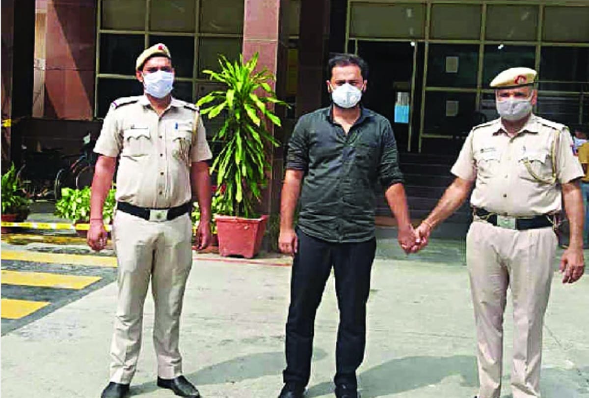 delhi police arrested a fraud 