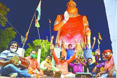 Sprinkled happiness, city temples bathed in lights, Deepotsav from house to house