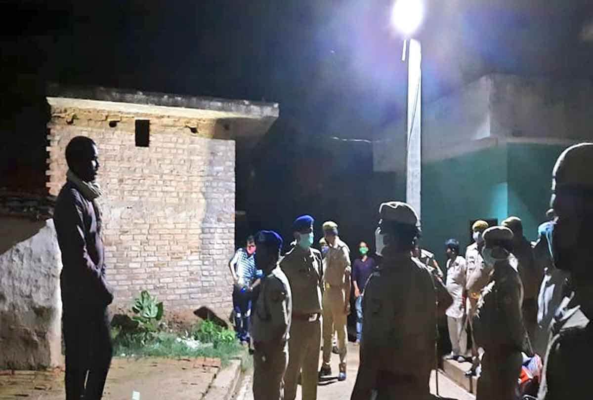 Locked up and burnt boyfriend and girlfriend in banda up, four people arrested