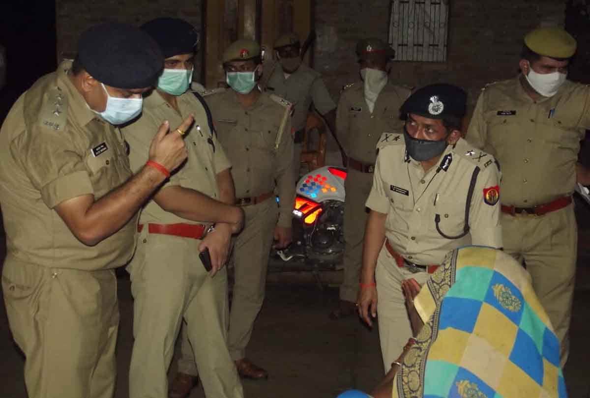 Locked up and burnt boyfriend and girlfriend in banda up, four people arrested