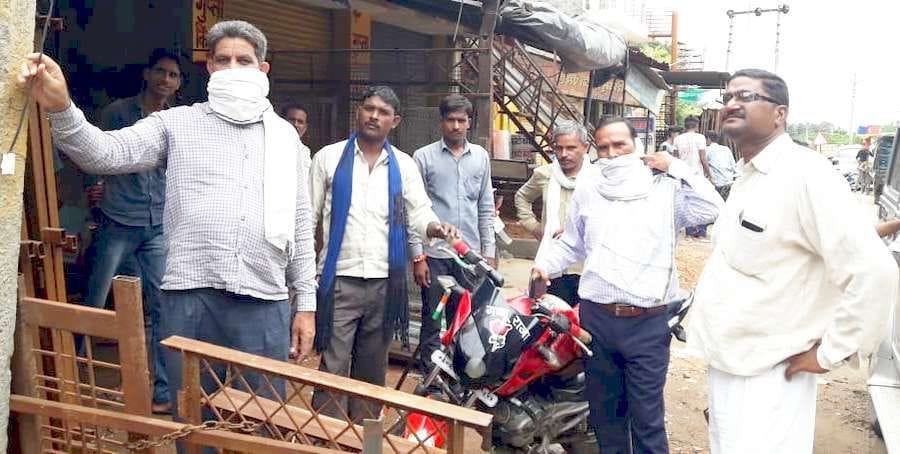 Electricity department cut off connections of defaulters in mahoba