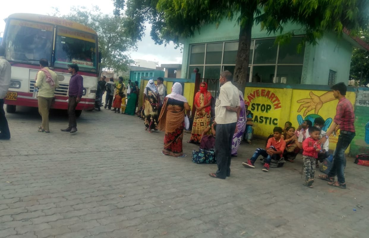 Delhi bus conductor took a ride to the middle station