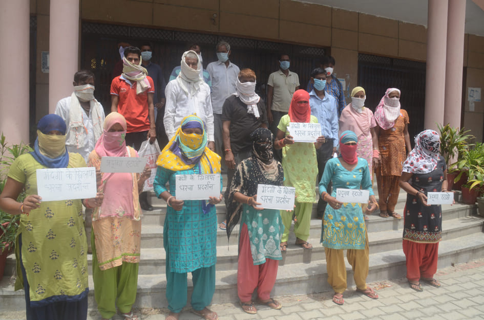 People of Dhanaura Silvarnagar perform in Collectorate