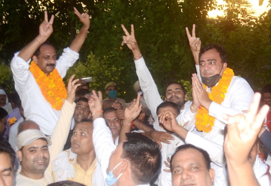 Somendra Dhaka waved in district bar association elections