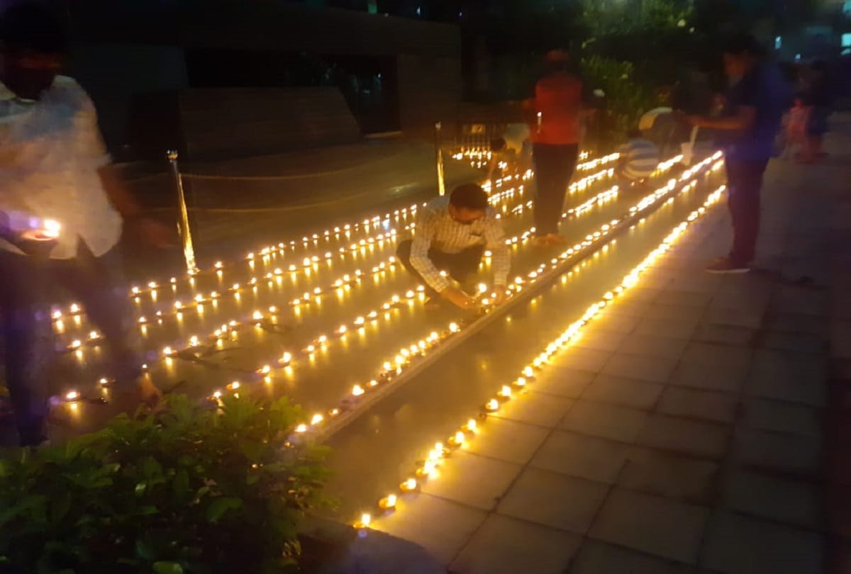 ram mandir ayodhya bhumi pujan delhi ncr people light lamps see photos of celebration