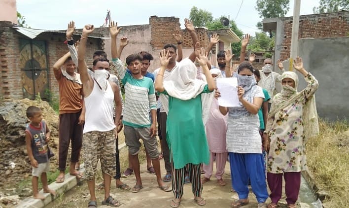 Villagers protest against Power Corporation