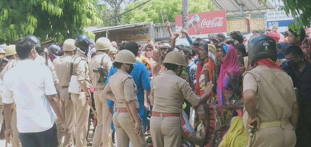Donkey enters farm, stabs young man with knife, dies