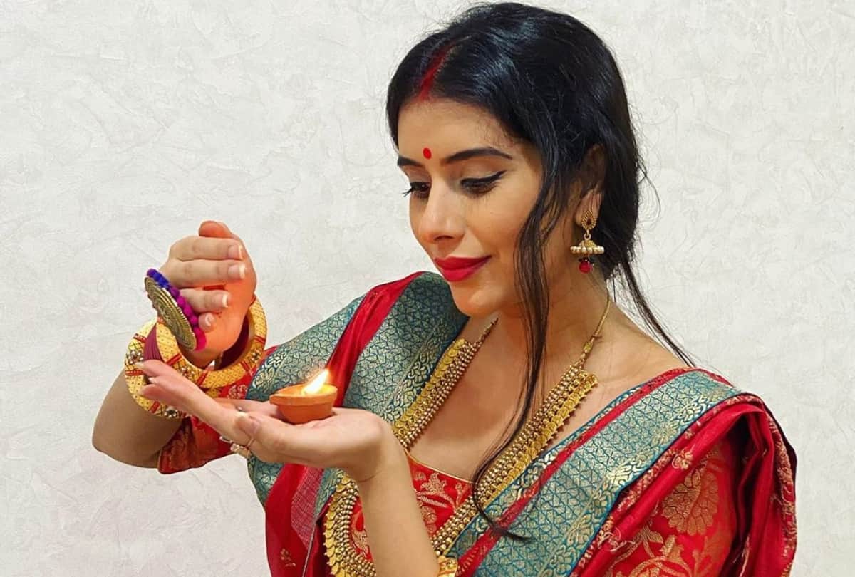 charu asopa celebrating kajri teej share photos in bengali style saree