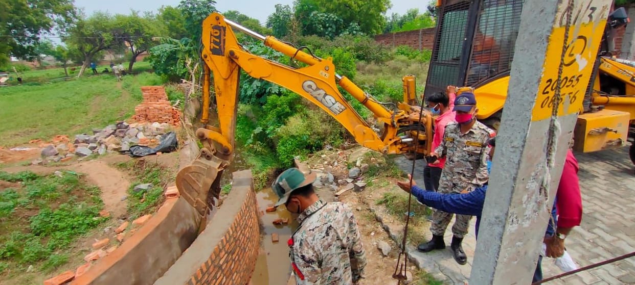 demolish wall