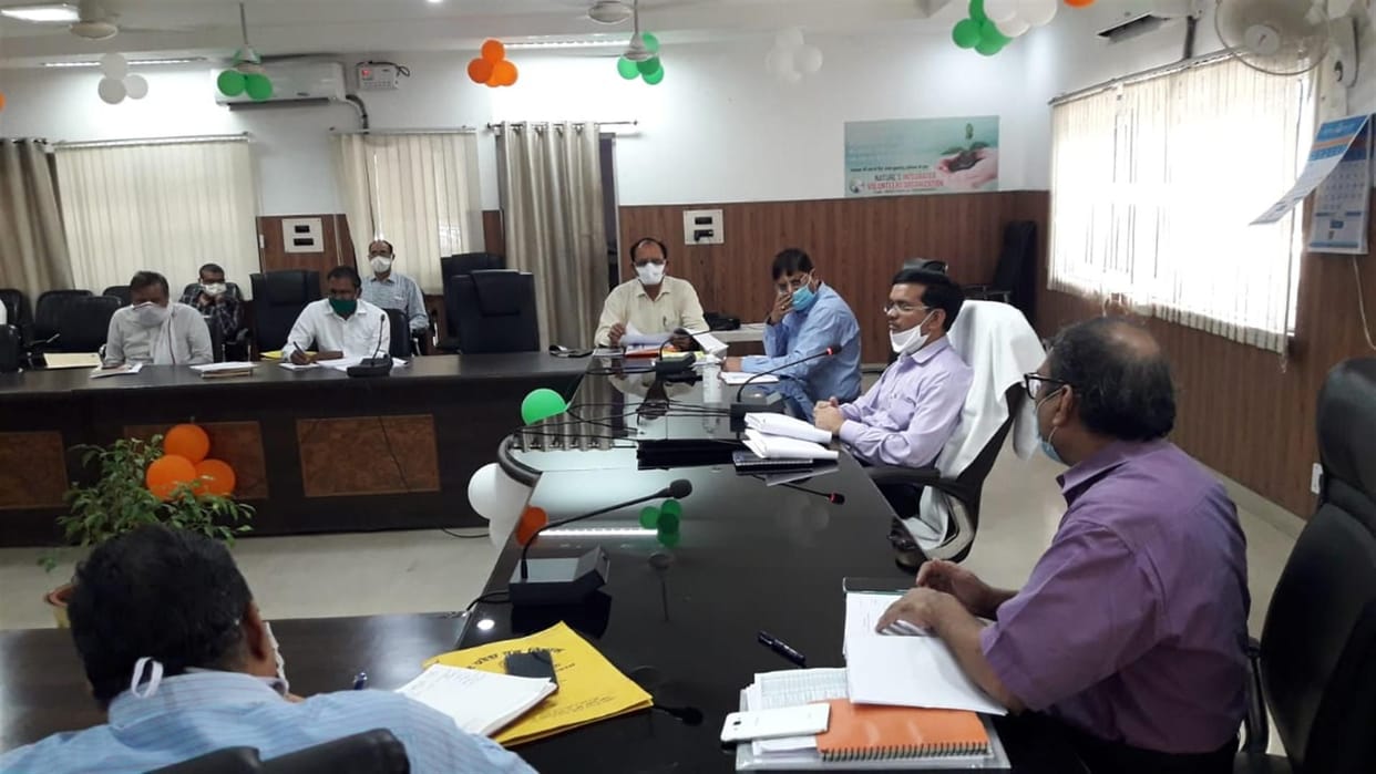 Hathras: DM expressed displeasure over slow progress of construction works