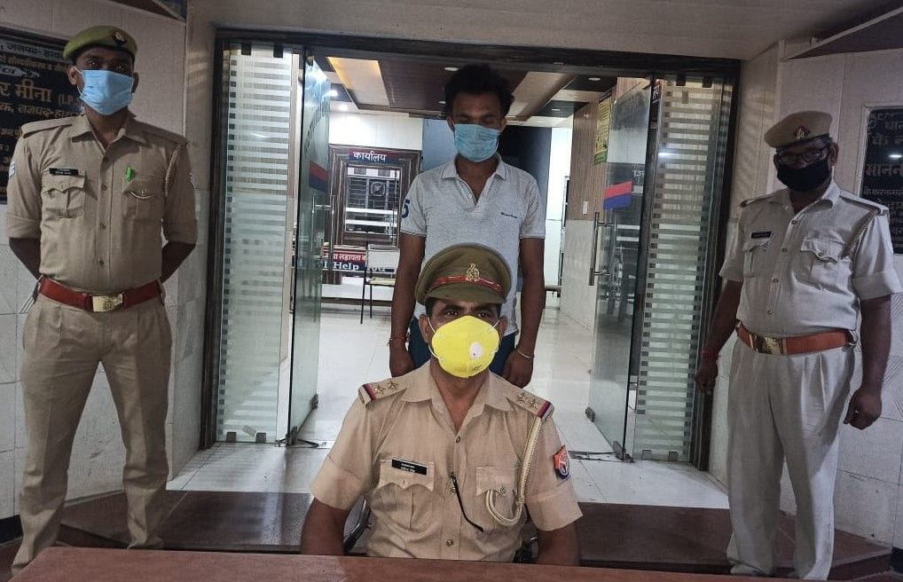 Hathras: District Badar, including Tamancha was arrested for executing the incident