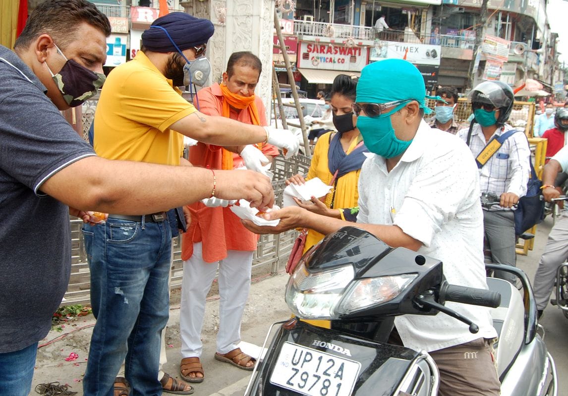 VHP distributed prasad on Shivchok