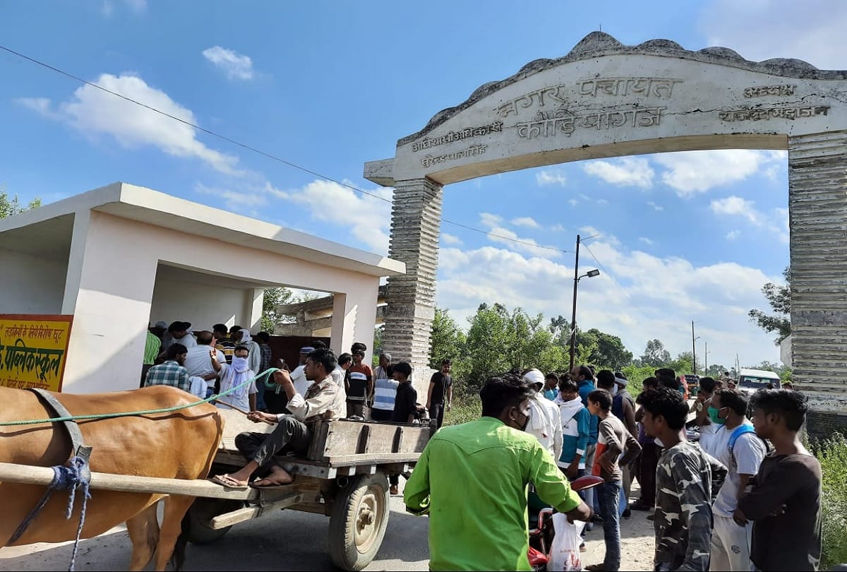 Blooded dead body found in passengers shed in Akbarabad Aligarh police investigation going on