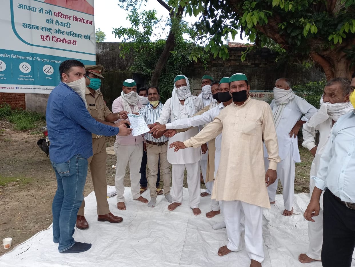 Officials held hostage by BKU activists
