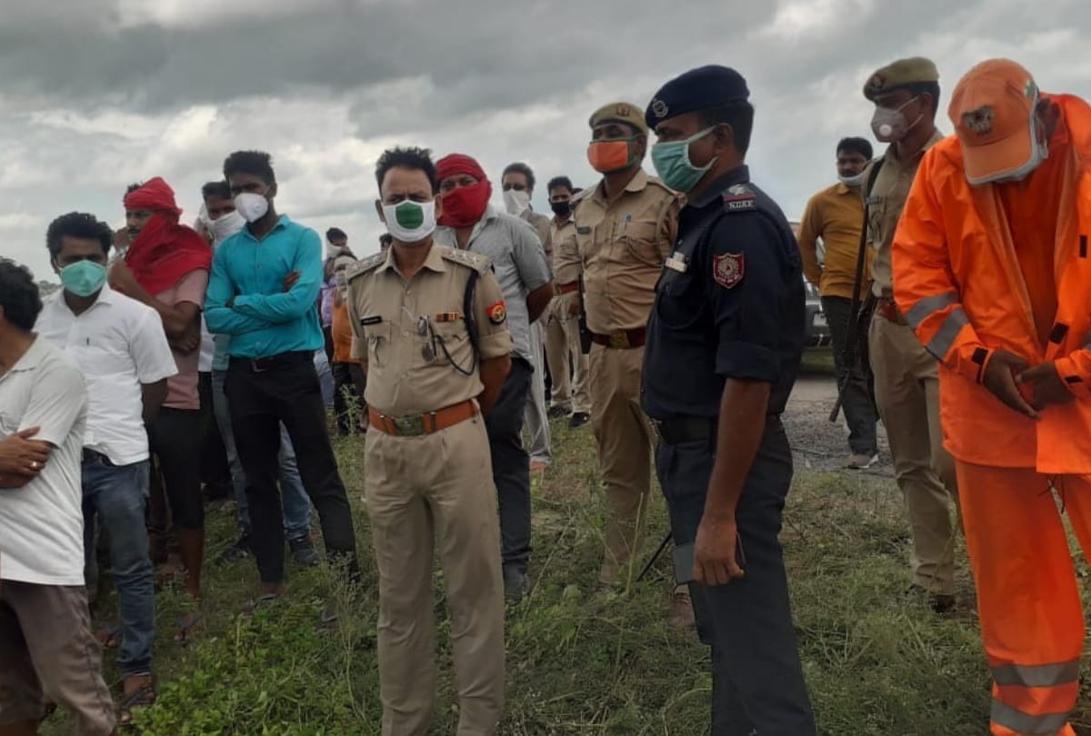 Two people died due to drowning in pond at Maharajganj