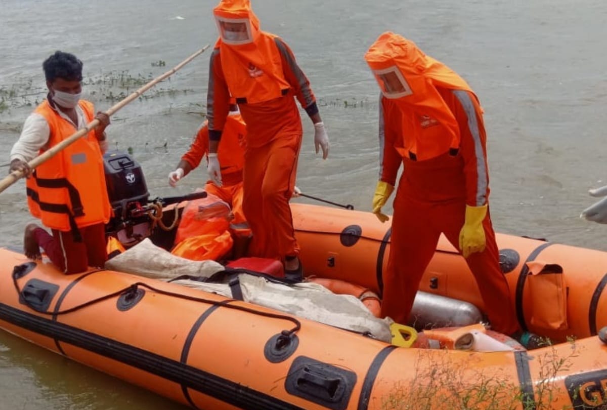 Two people died due to drowning in pond at Maharajganj