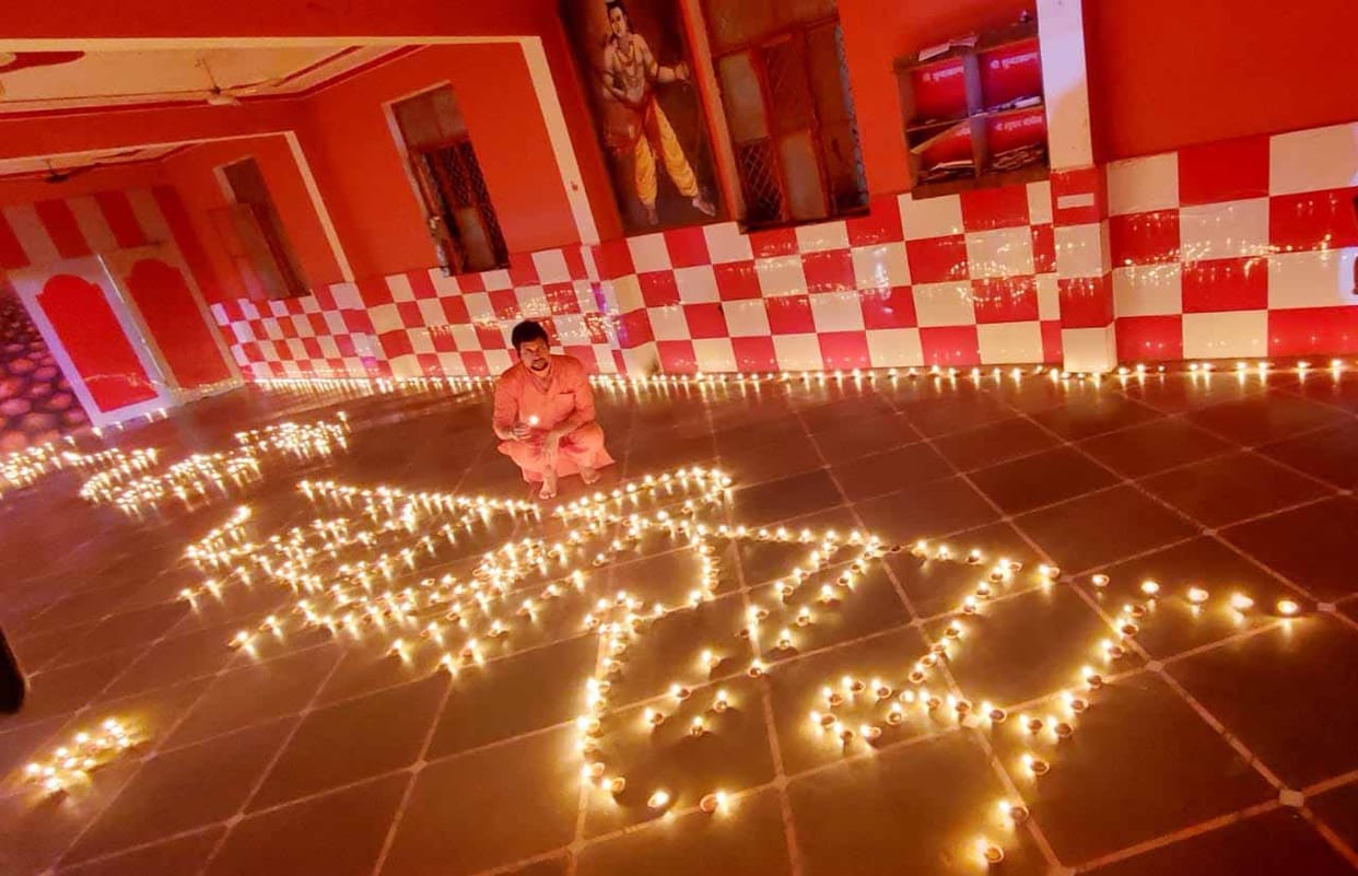 Ram Mandir Bhumi Pujan: Monasteries, adorned with temples, lit 21000 lamps in large Hanuman temple