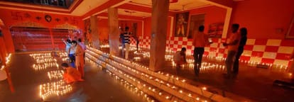 Ram Mandir Bhumi Pujan: Monasteries, adorned with temples, lit 21000 lamps in large Hanuman temple