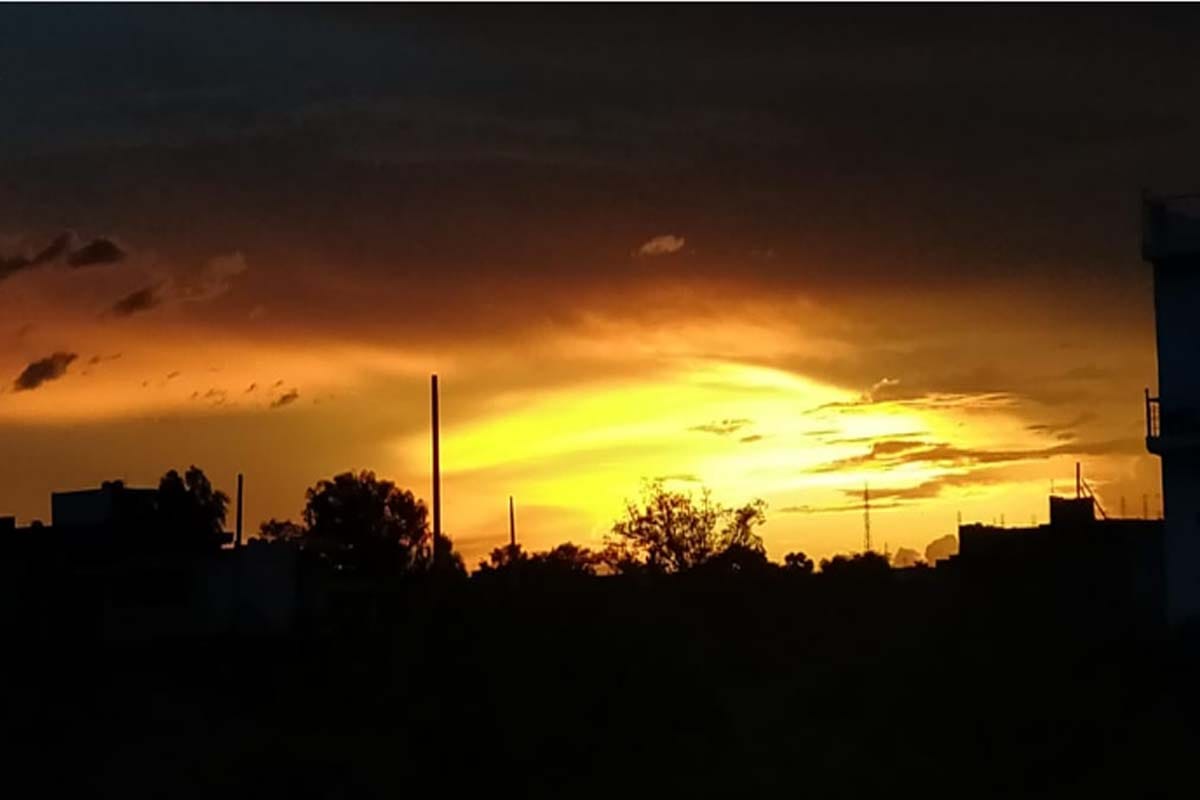 Sunset creats an Amazing view today in western UP, look at these pictures
