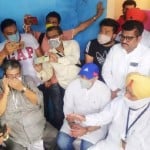 पीड़ित परिजनों से मुलाकात करते राज्यसभा सांसद प्रताप सिंह बाजवा।
