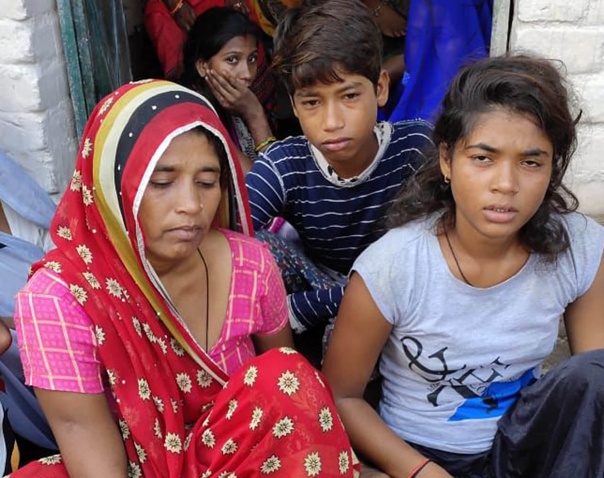 Workers upset due to financial crisis cut off their lives