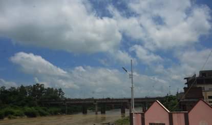 गुरूवार को आसमान में छाये रहे बादल।