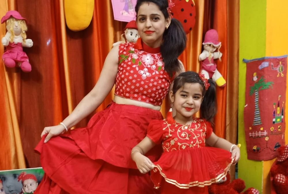 Mother and daughter of Lucknow popular in virtual world.