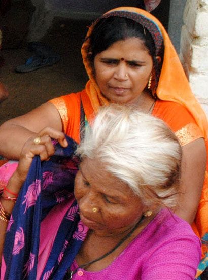 yuvak ne phaansee laga kee khudakushee, dillee mein majadooree karata tha, beemaar hone par lauta tha ghar