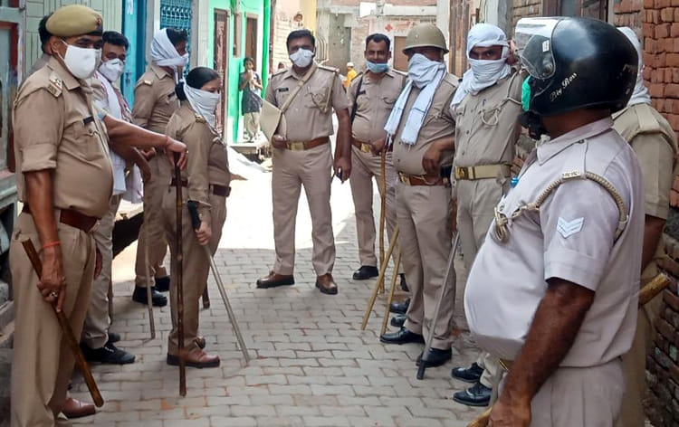 Stoning-firing on two sides in Aurangah, scuffle with police