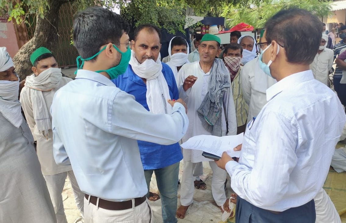 BKU workers protest in bank