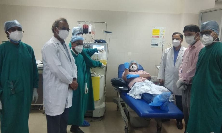 Successful plasma donation of Corona Warrior at BHU Blood Bank, employee of Jaunpur CMO office donated