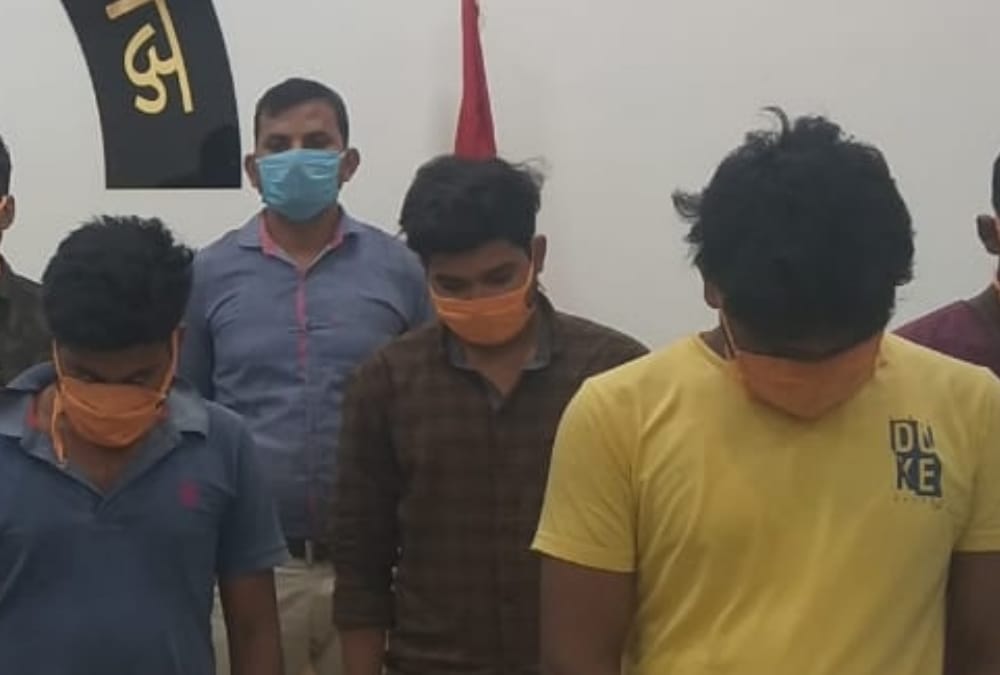 Cyber cell of Police arrested nine in Lucknow for fraud by opening a call center.