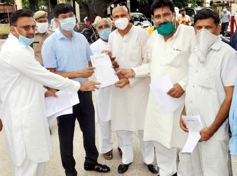 Police accused of harassment in the name of vehicle challan