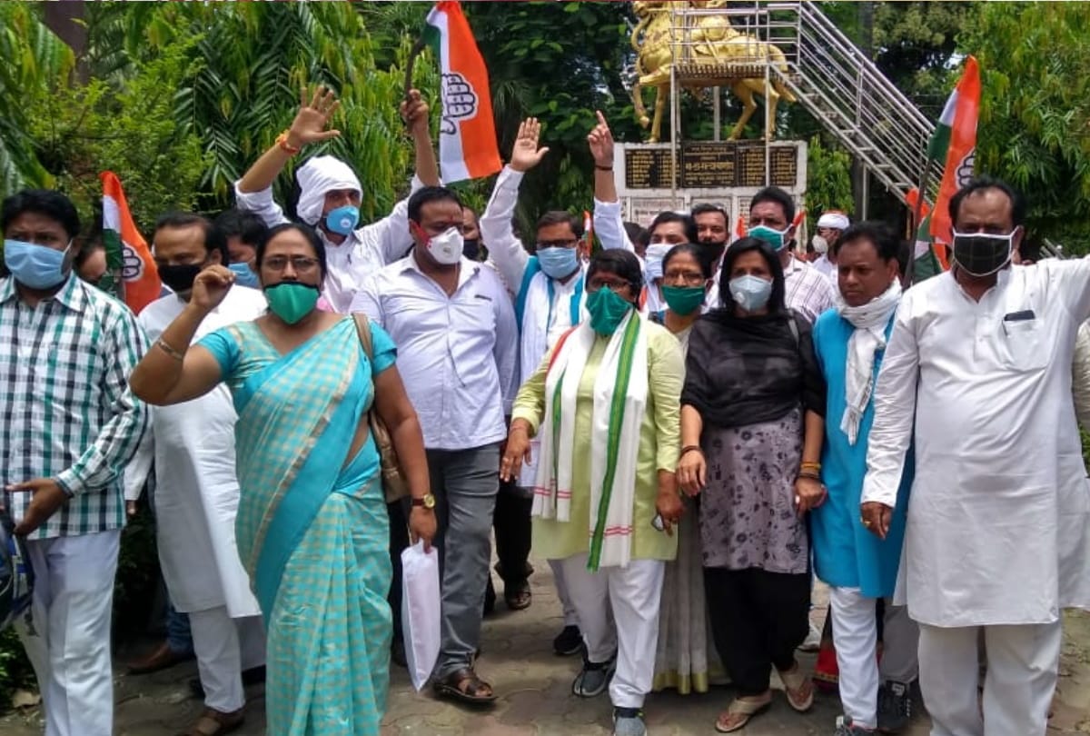 Congress Committee sent memorandum to Governor for demanding waiver of fees in gorakhpur