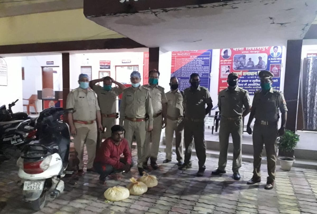 accused arrested by police due to Delivery of raw liquor from scooty in gorakhpur