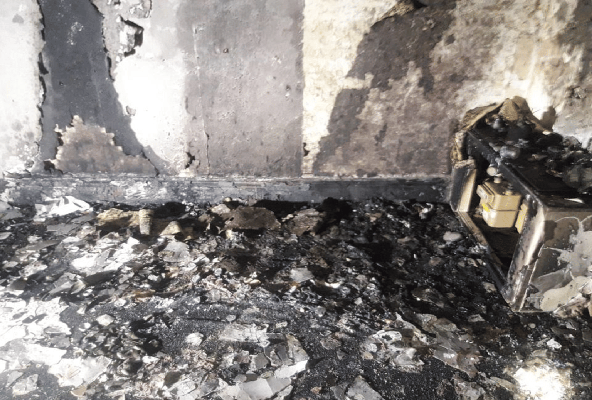 boyfriend lighting candle in house to propose girlfriend but house caught fire