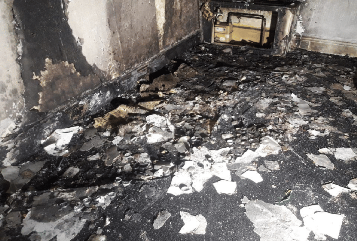 boyfriend lighting candle in house to propose girlfriend but house caught fire
