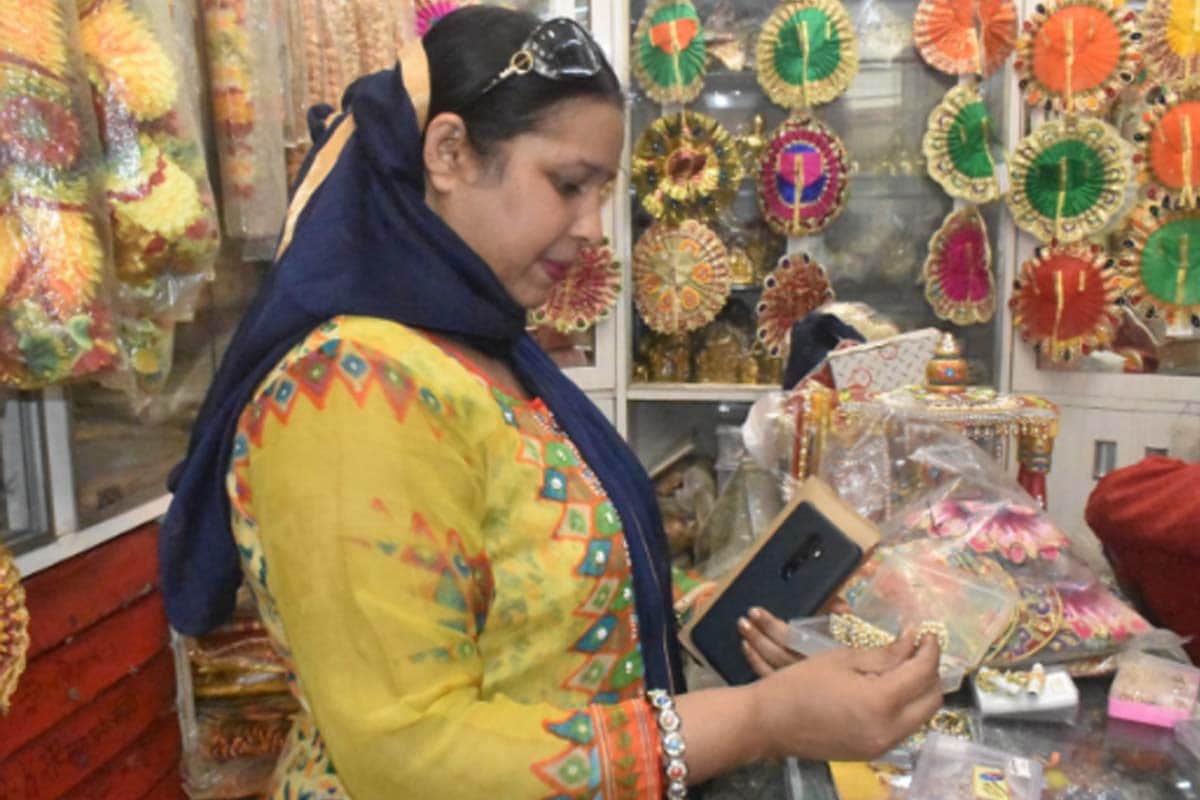 Krishna Janmashtami 2020 in Hindi: Devotees taking Kanha to beauty parlor in Meerut, UP
