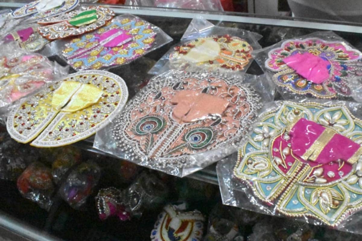 Krishna Janmashtami 2020 in Hindi: Devotees taking Kanha to beauty parlor in Meerut, UP
